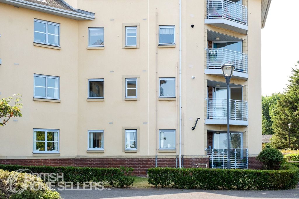 Property photo 2 of 19 Picture No. 17
