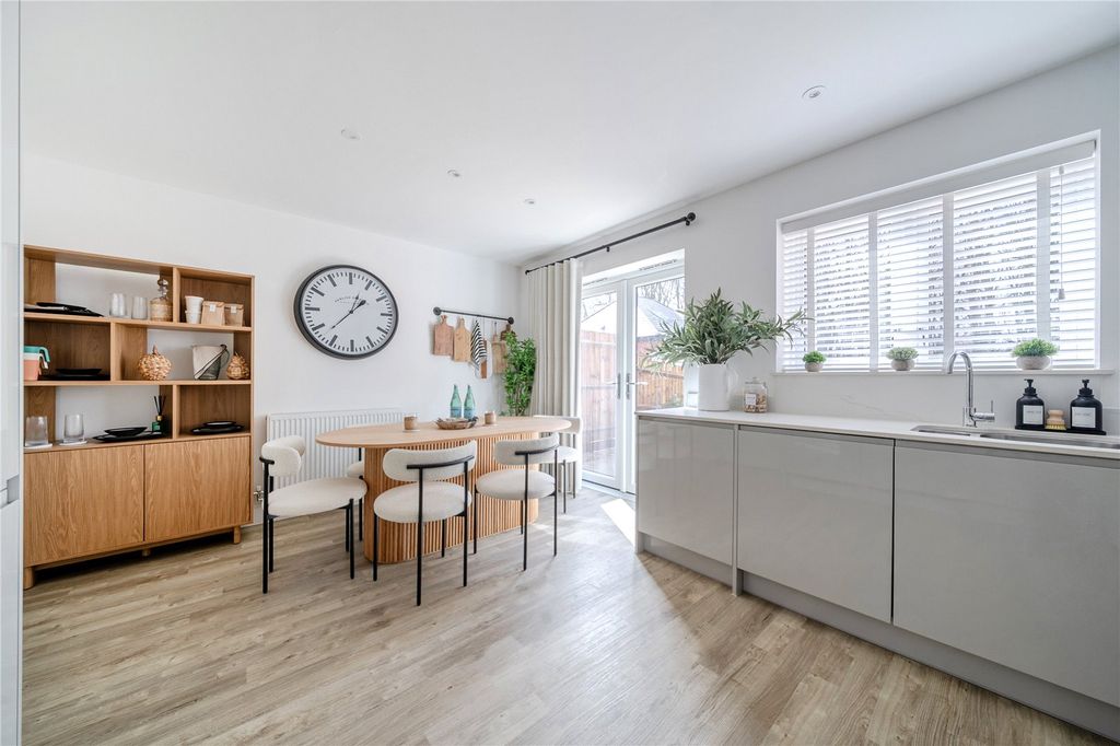 Property photo 1 of 11 Kitchen/Dining