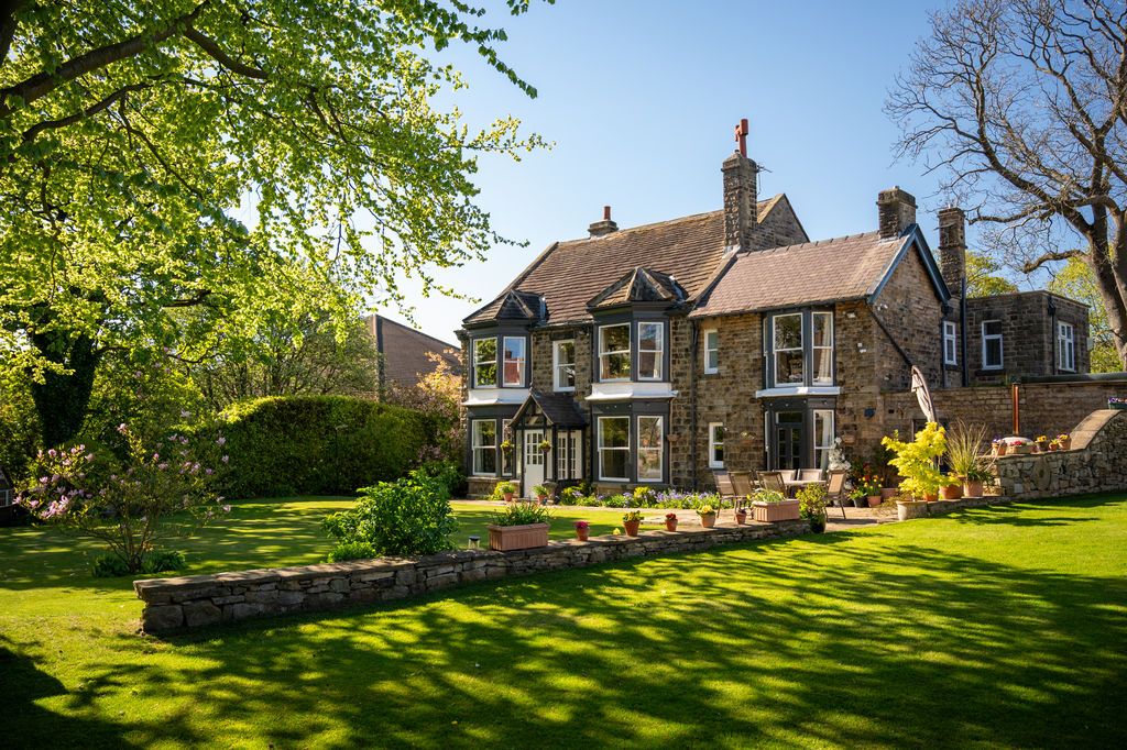 Property photo 1 of 50 The Croft