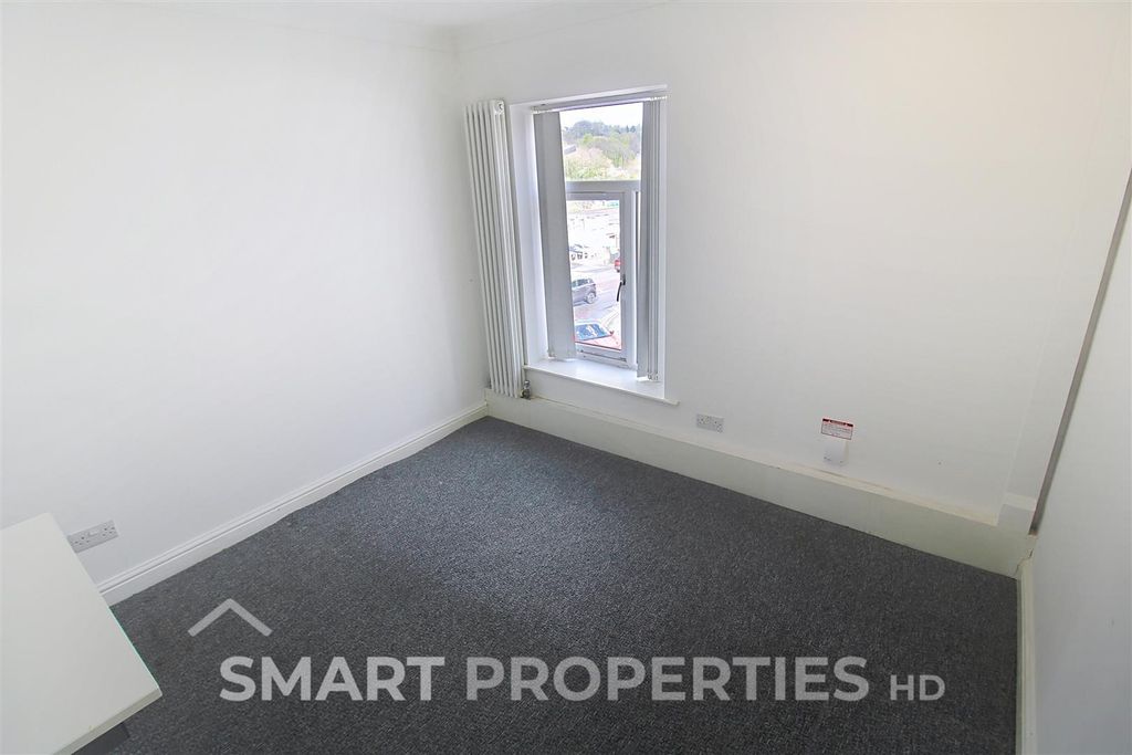 Property photo 2 of 10 Living Room