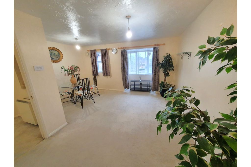 Property photo 2 of 7 Living Room