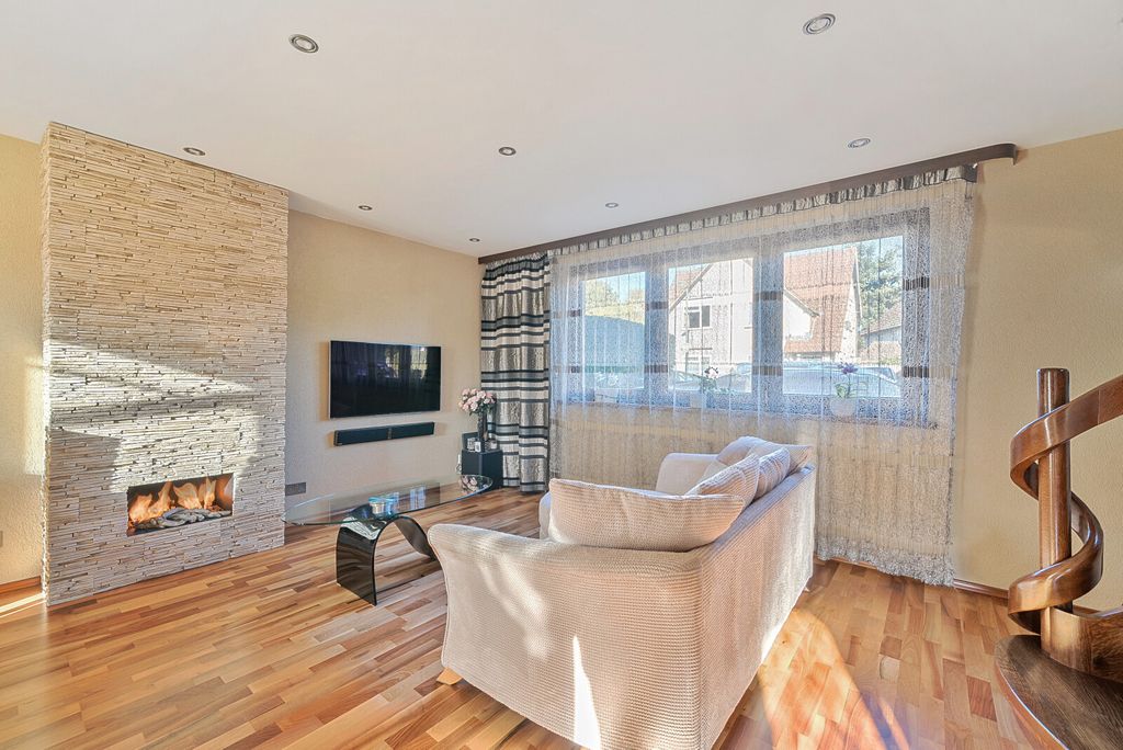 Property photo 2 of 14 1358788-7-68E3F1B...