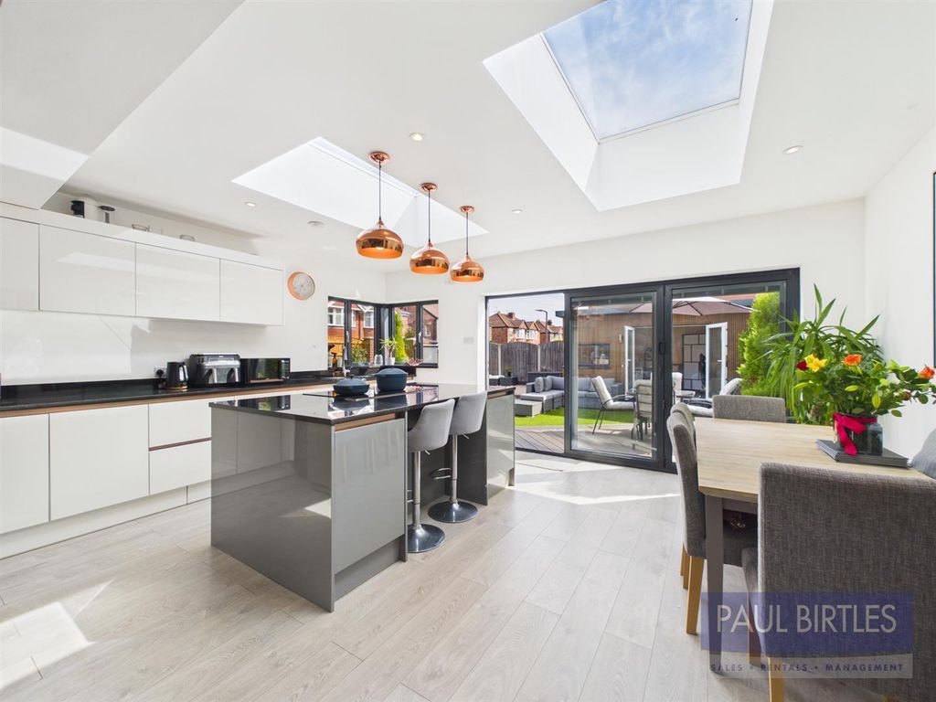 Property photo 3 of 33 Cam01301G0-Pr0759-Still028.Jpg