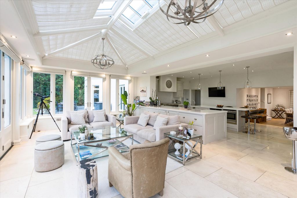 Property photo 2 of 27 Image