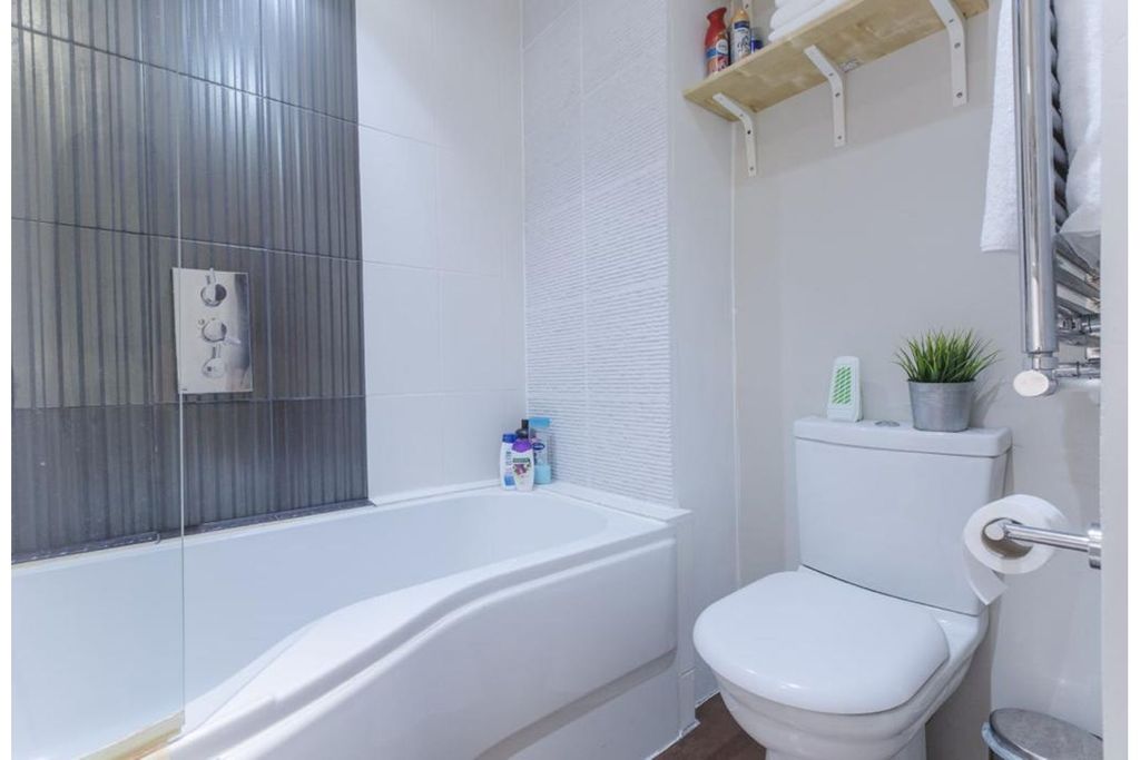 Property photo 2 of 14 Bathroom