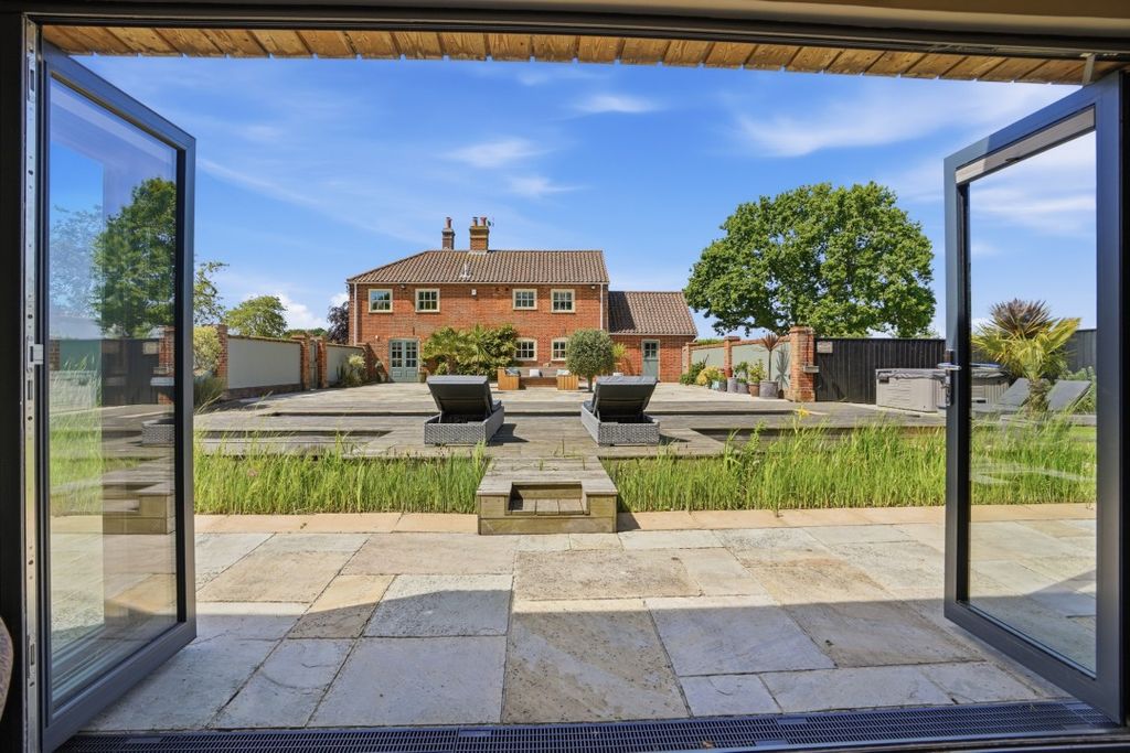 Property photo 2 of 35