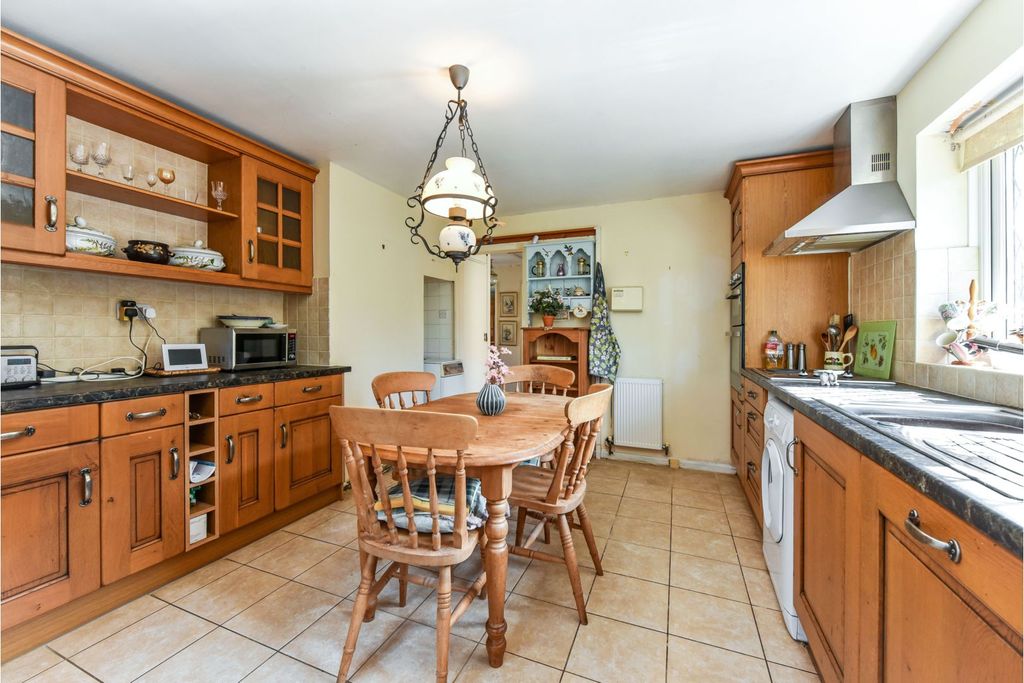 Property photo 3 of 34