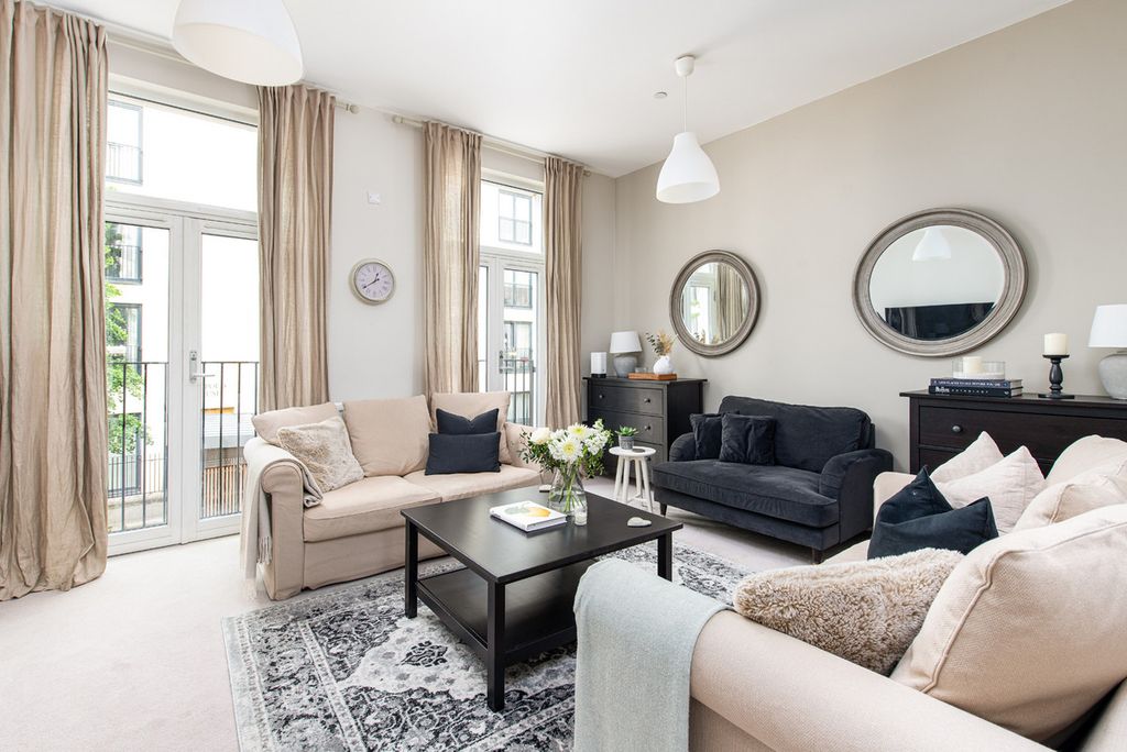 Property photo 2 of 37