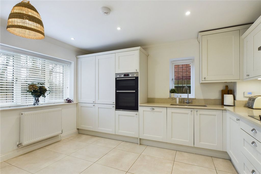 Property photo 3 of 16 Kitchen Diner