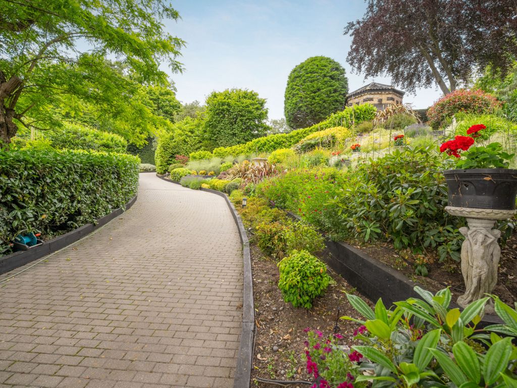 Property photo 3 of 35