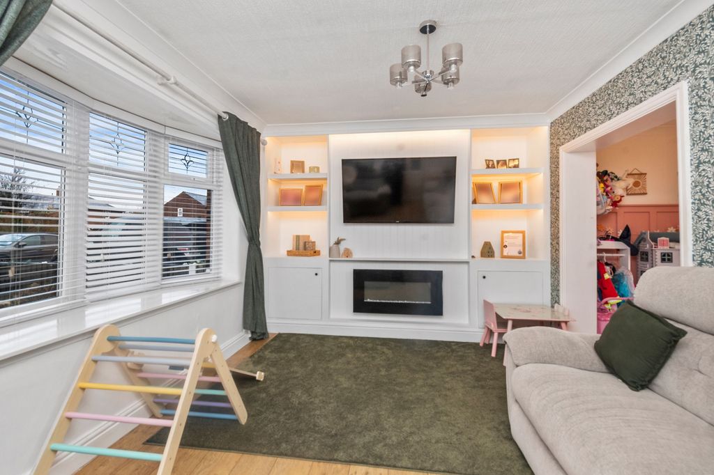 Property photo 2 of 30