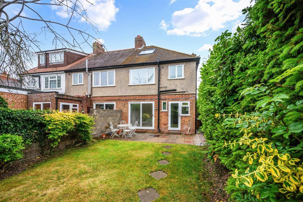 Property photo 2 of 27 Sandlands Road, 14- (18).Jpg