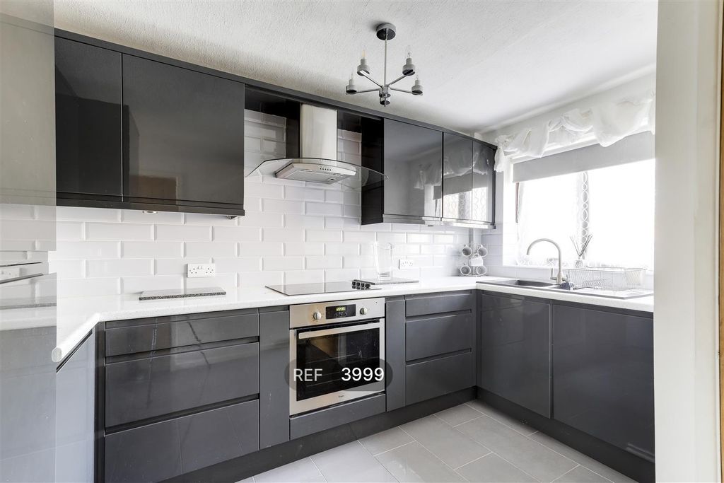 Property photo 2 of 12 Kitchen