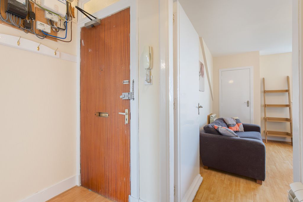Property photo 3 of 11
