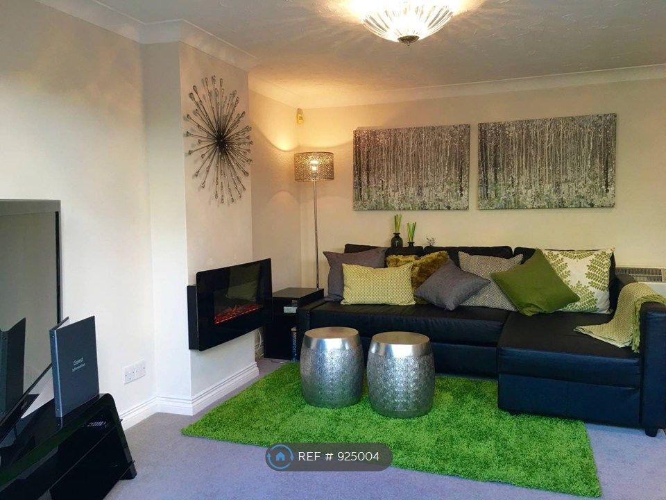 Property photo 3 of 18 Living Area