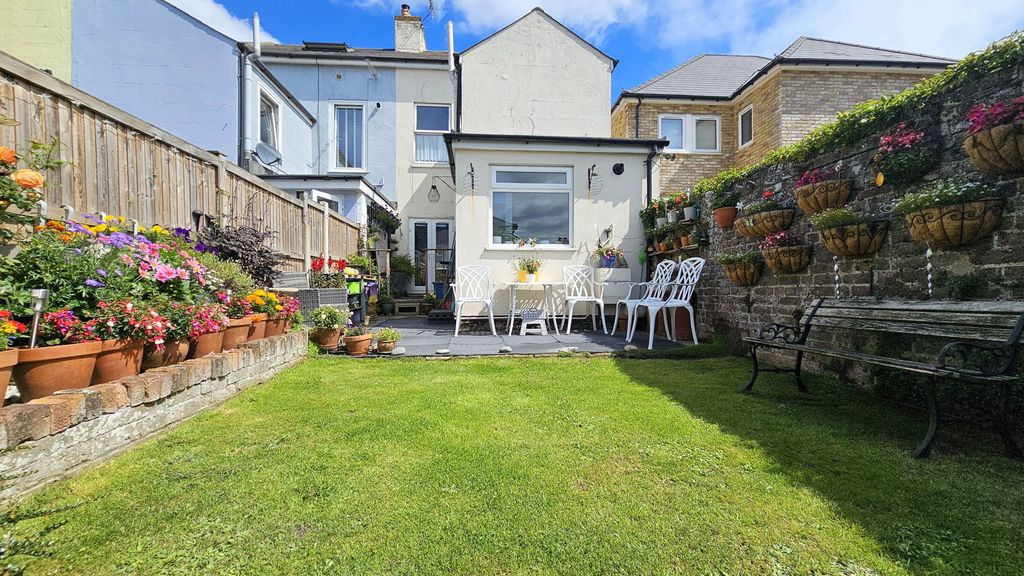 Property photo 2 of 25