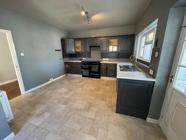 Property photo 3 of 11 Kitchen/Dining Room
