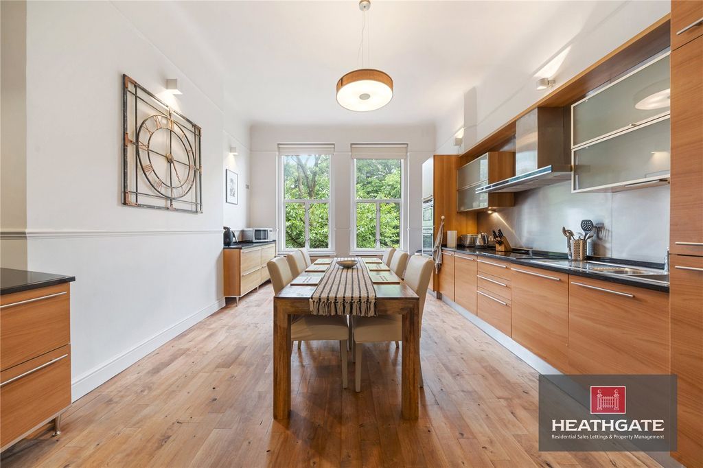 Property photo 3 of 12 Picture-No-11-84