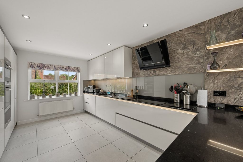 Property photo 3 of 26 Kitchen