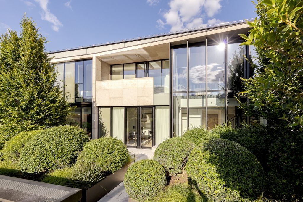 Property photo 1 of 14 External
