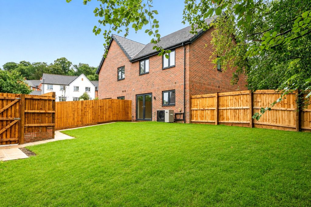 Property photo 1 of 10 Repton Gardens