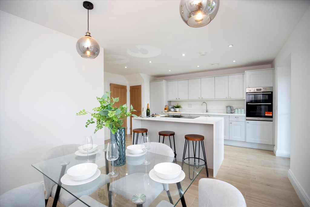 Property photo 2 of 21 Image