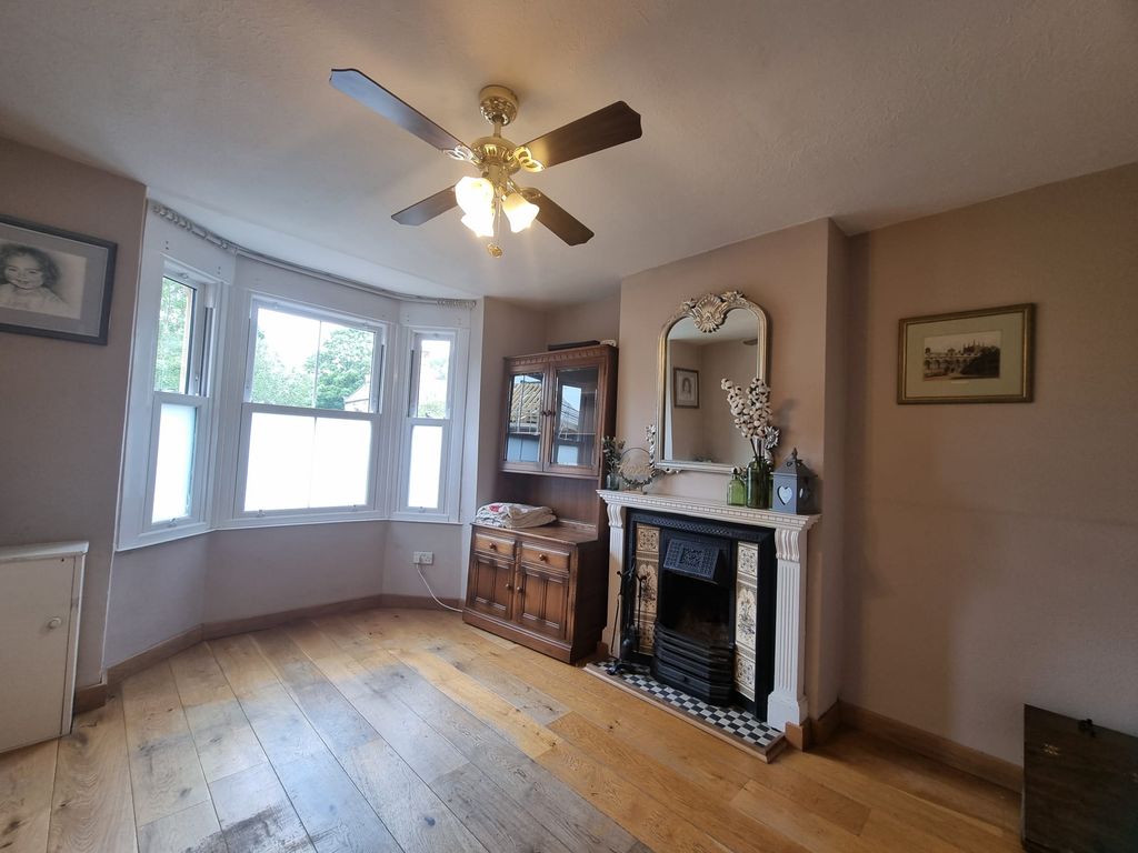 Property photo 3 of 9