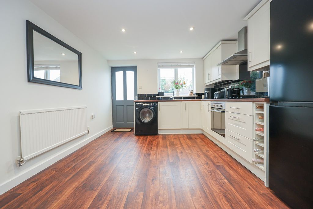 Property photo 3 of 24 4661083