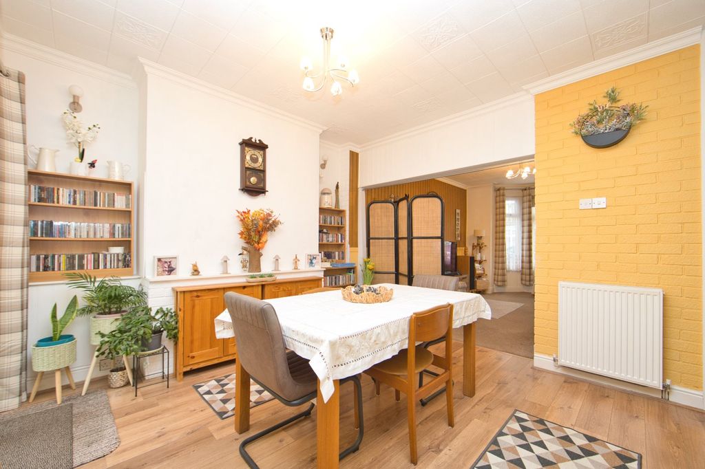 Property photo 3 of 9 Picture 3