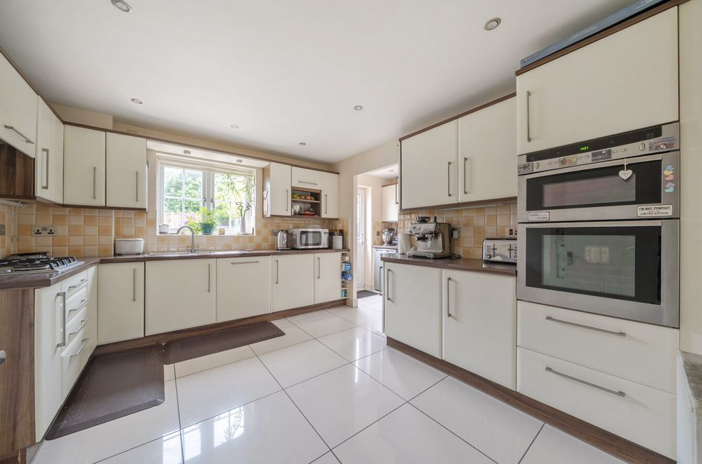 Property photo 2 of 16 1480489-12-6A3406...