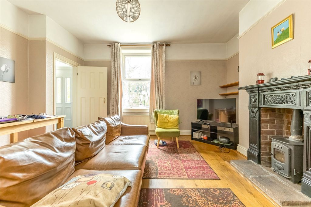 Property photo 2 of 14 Lounge