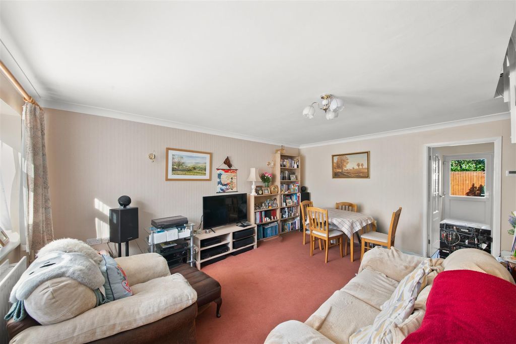 Property photo 2 of 11