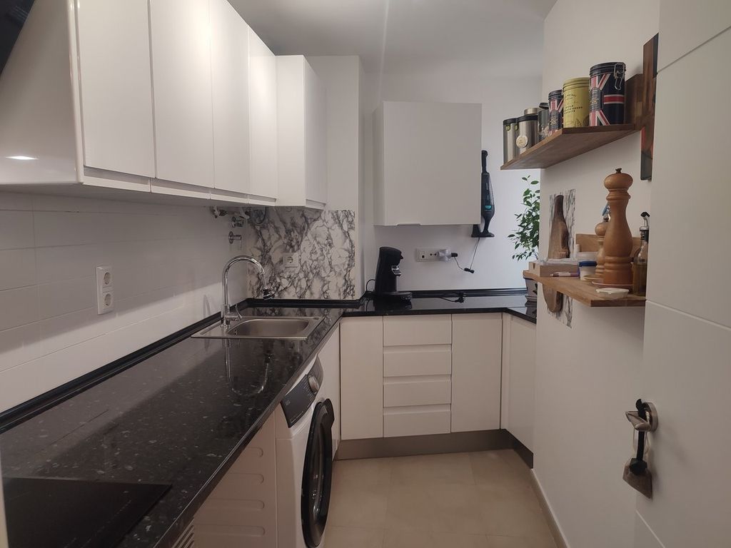 Property photo 2 of 36