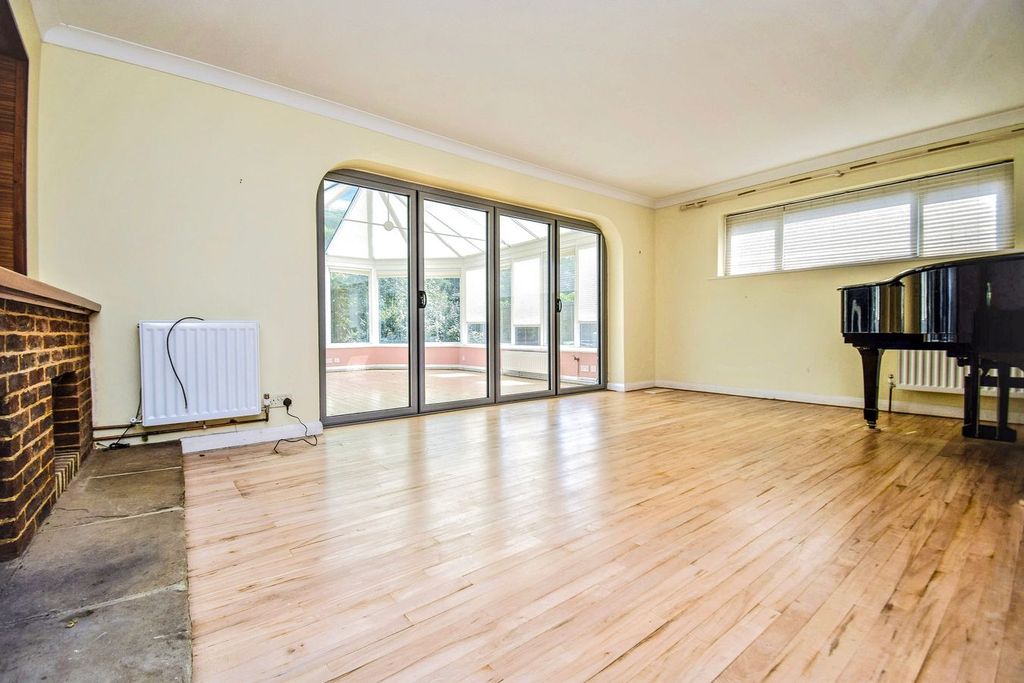 Property photo 3 of 25