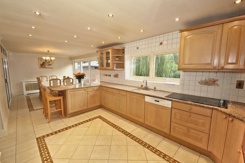 Property photo 3 of 27 14666896.Jpg