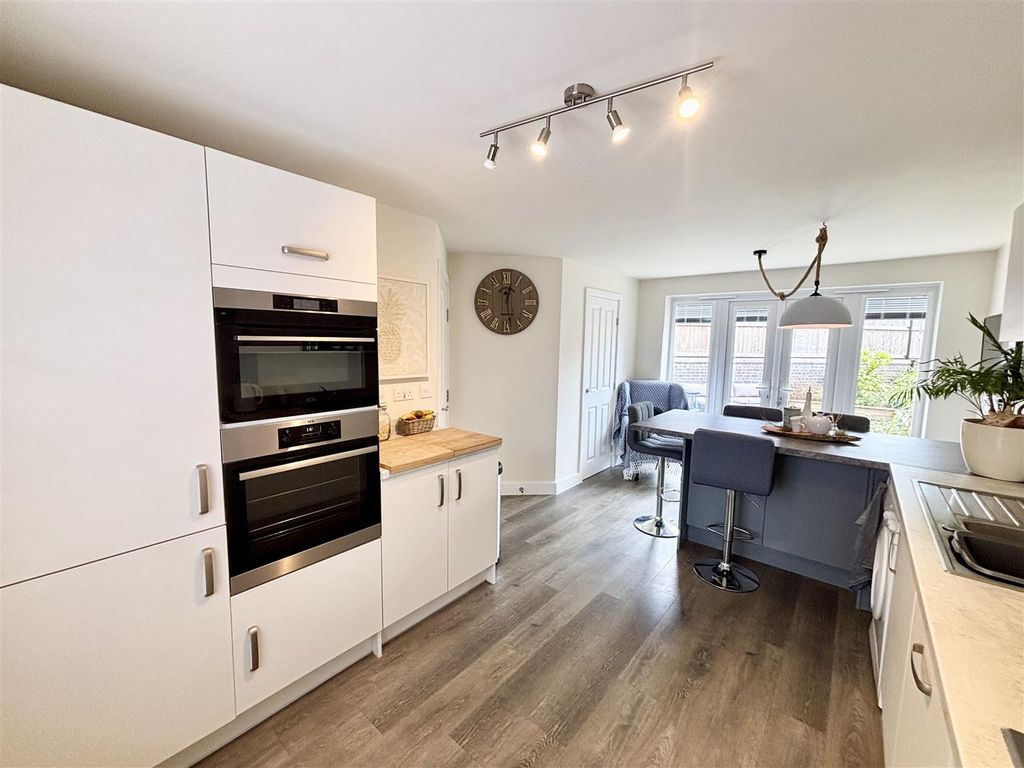 Property photo 1 of 26 Kitchen/Diner