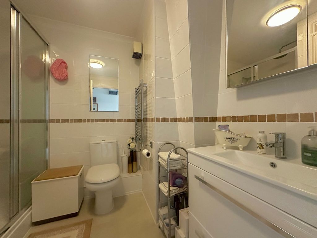 Additional image 8 of 2 bed flat for saleThe Queens, Ranelagh Road, Deal CT14