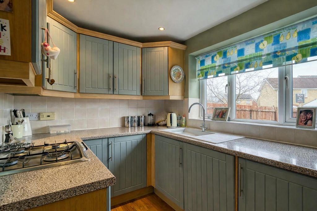 Property photo 2 of 8 Kitchen