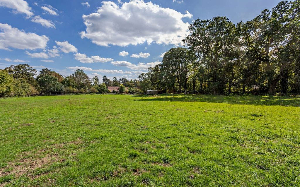 Property photo 3 of 27 Paddock