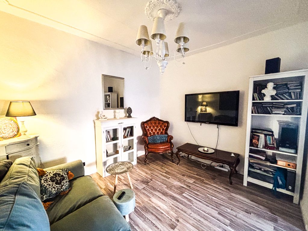 Property photo 2 of 25