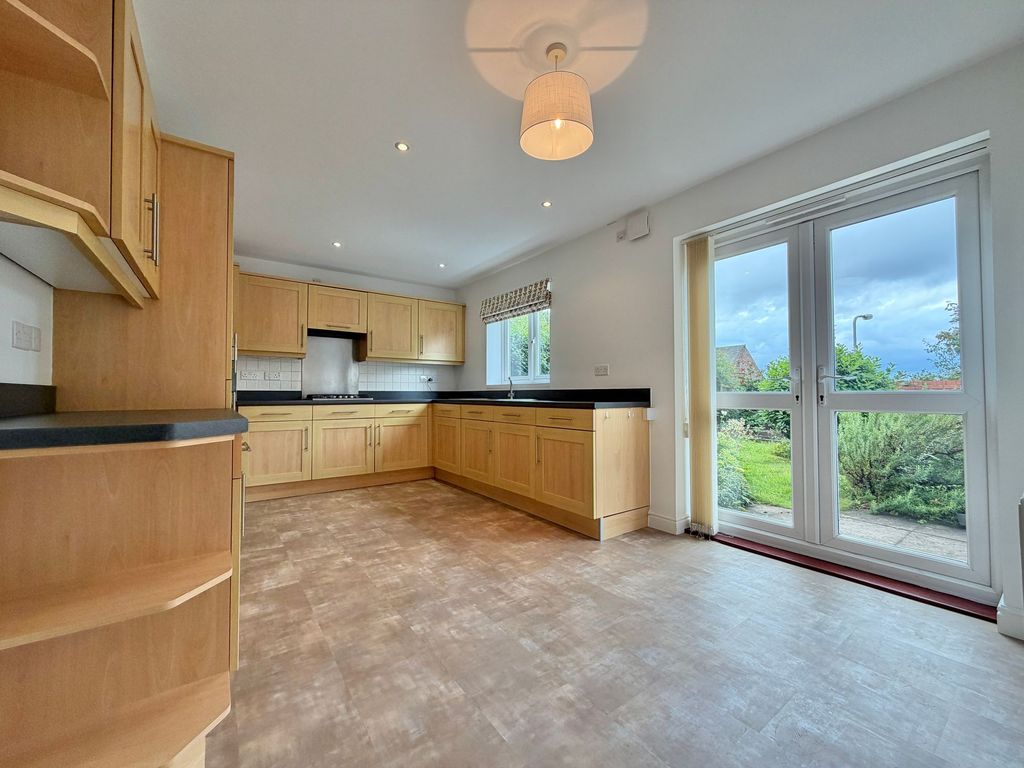 Property photo 3 of 22 Dining Kitchen