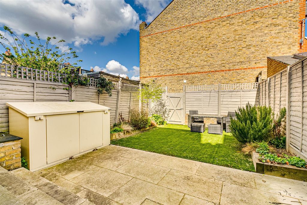 Property photo 2 of 10 Garden