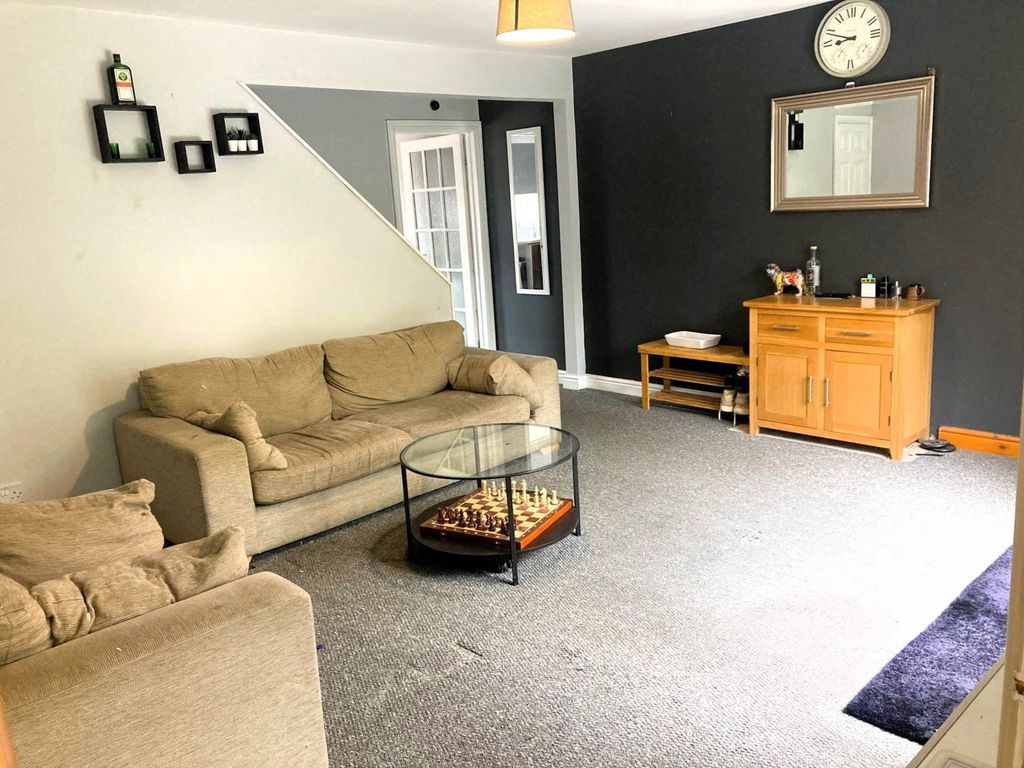 Property photo 3 of 11