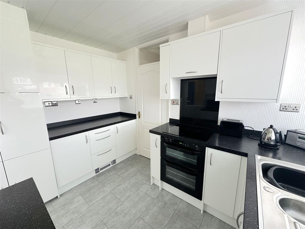 Property photo 2 of 22 Kitchen
