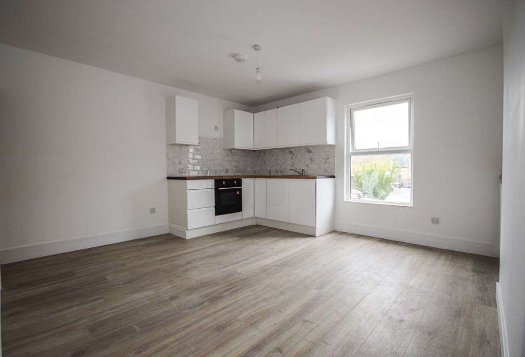 Property photo 1 of 5 Newly Refurbished 1 Bedroom Apartment