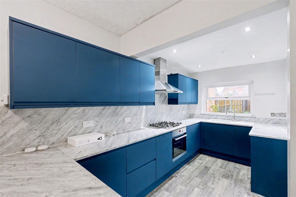 Property photo 3 of 18 Kitchen (2).Jpeg