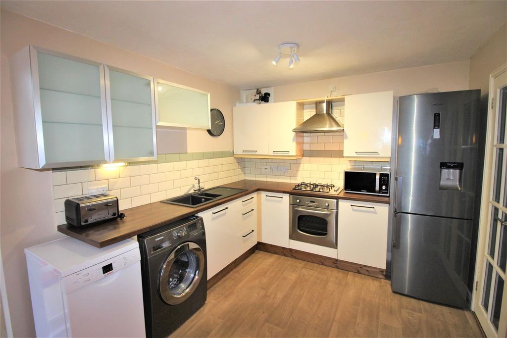 Property photo 2 of 9 Modern Kitchen With High-End Appliances...