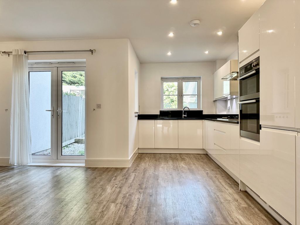 Property photo 3 of 27 23