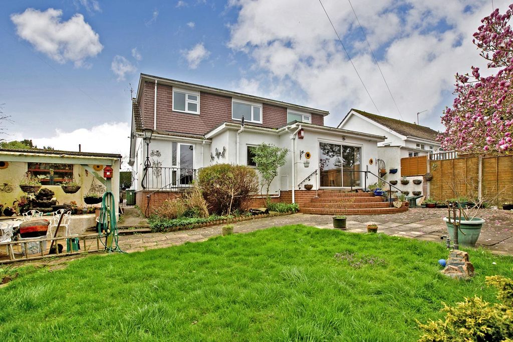 Property photo 3 of 17 Photo 1