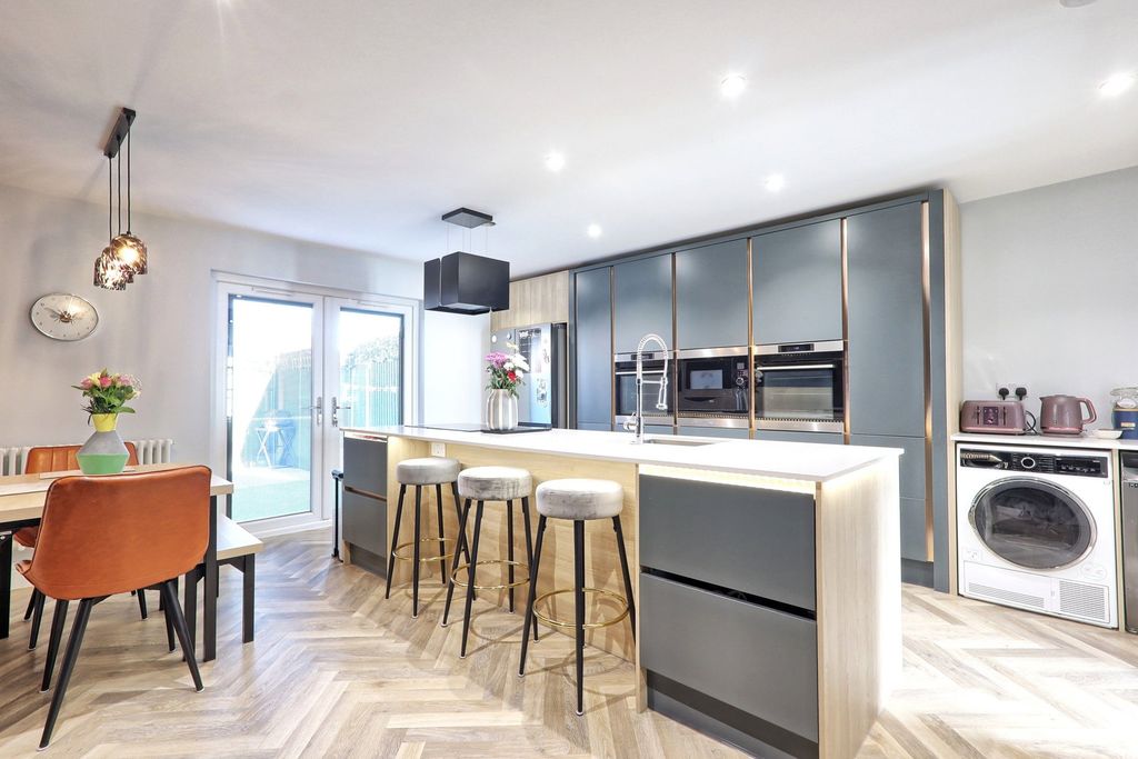 Property photo 1 of 30